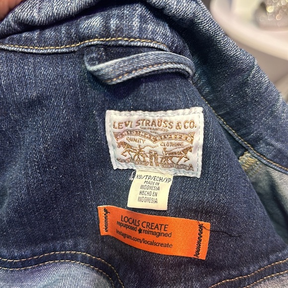 Levi Strauss & CO. Jean jacket with patches - Picture 8 of 11